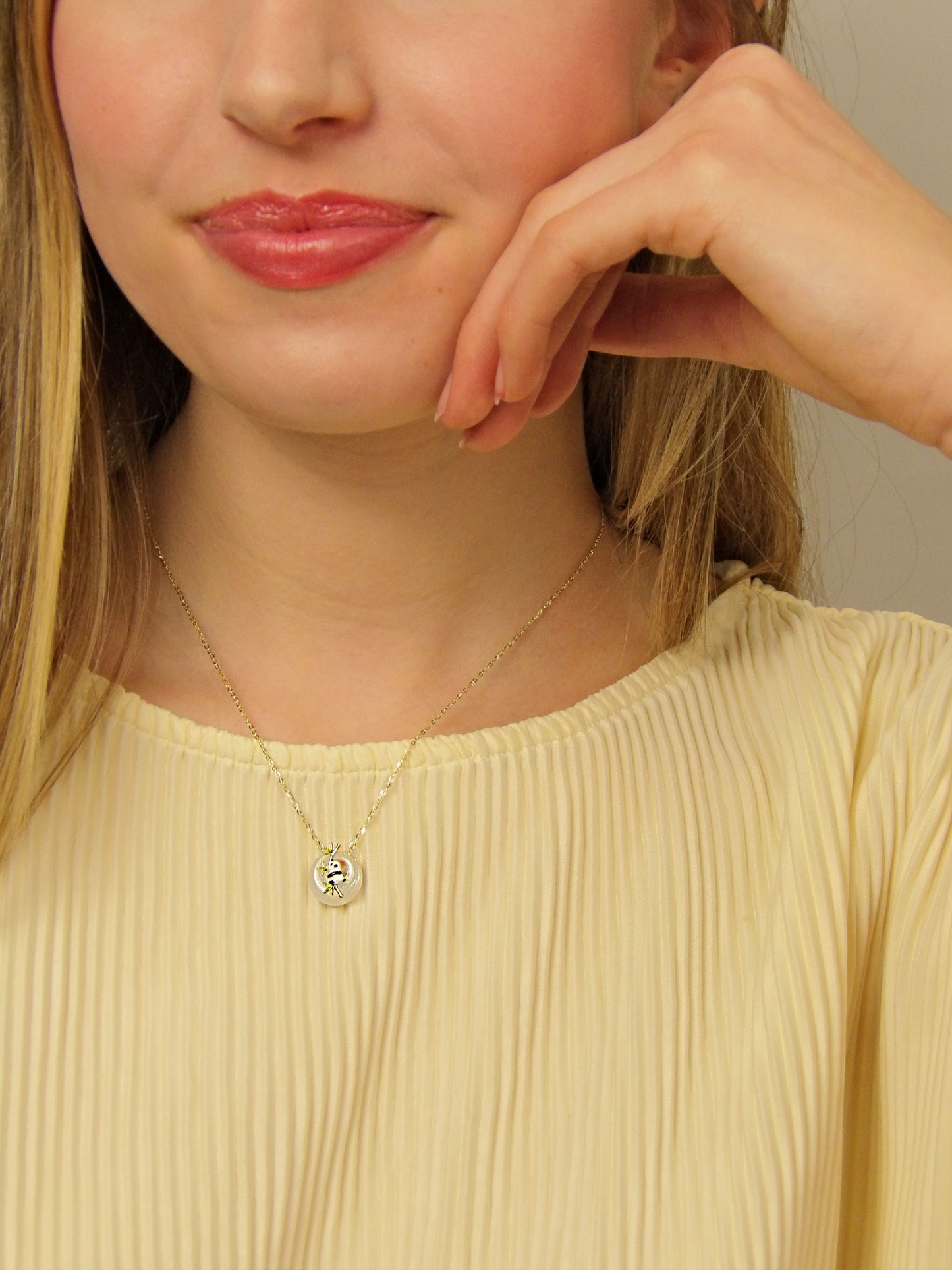 Collier panda affamé avec bambou émaillé à la main en jade artificiel, collection Animaux et Jardin, idée cadeau originale, bijoux femme élégant