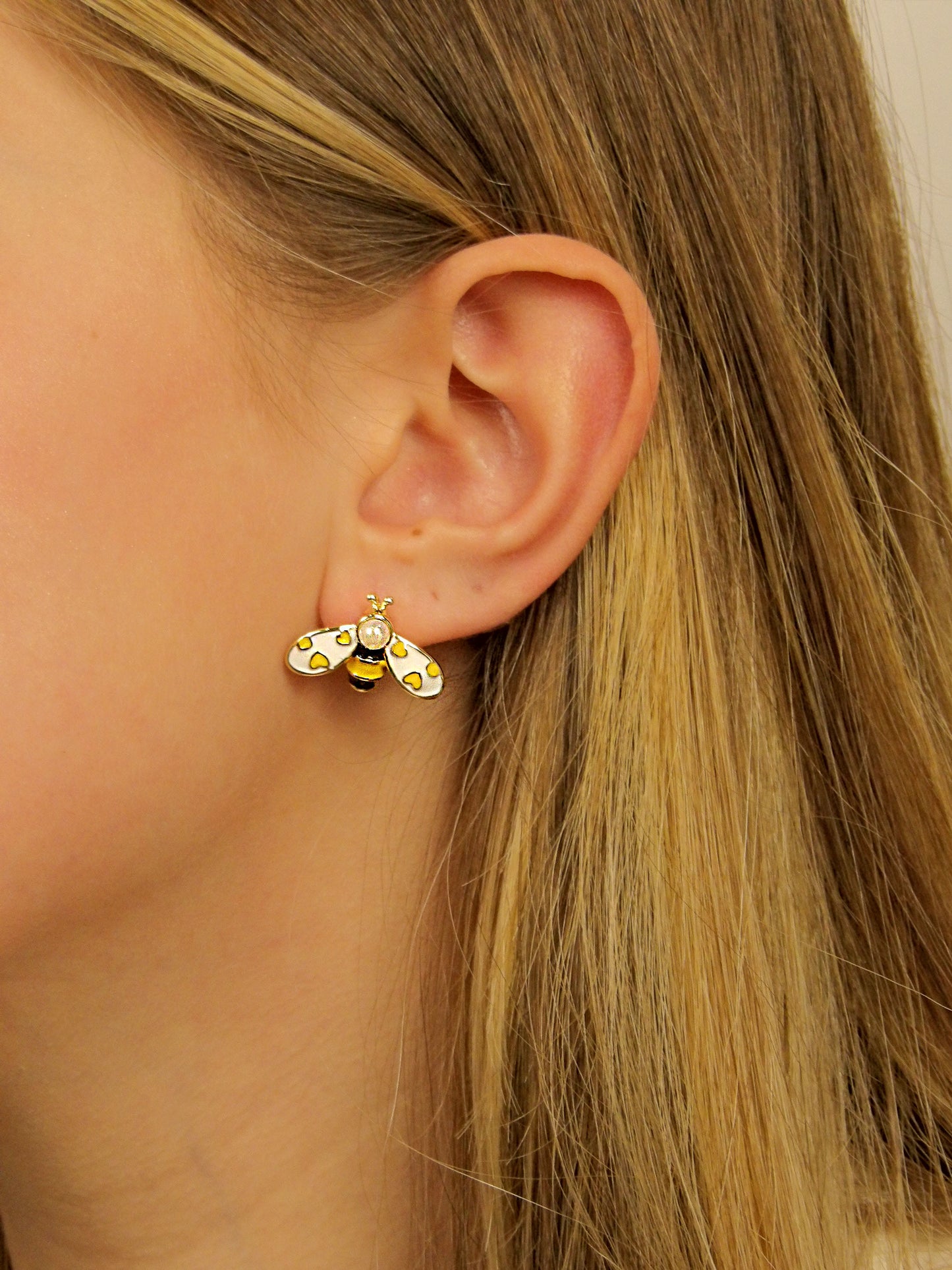 Bee earrings with hearts