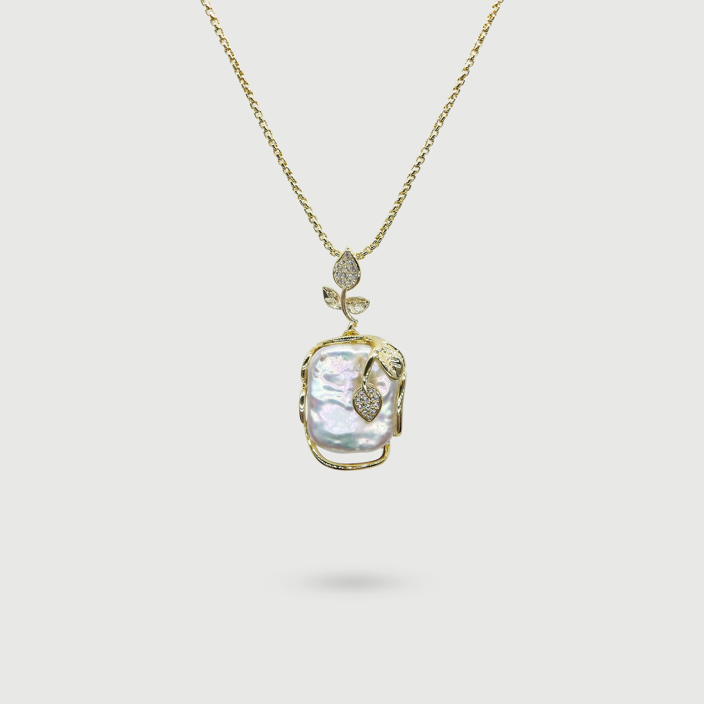 Collier perle entourée de fleurs