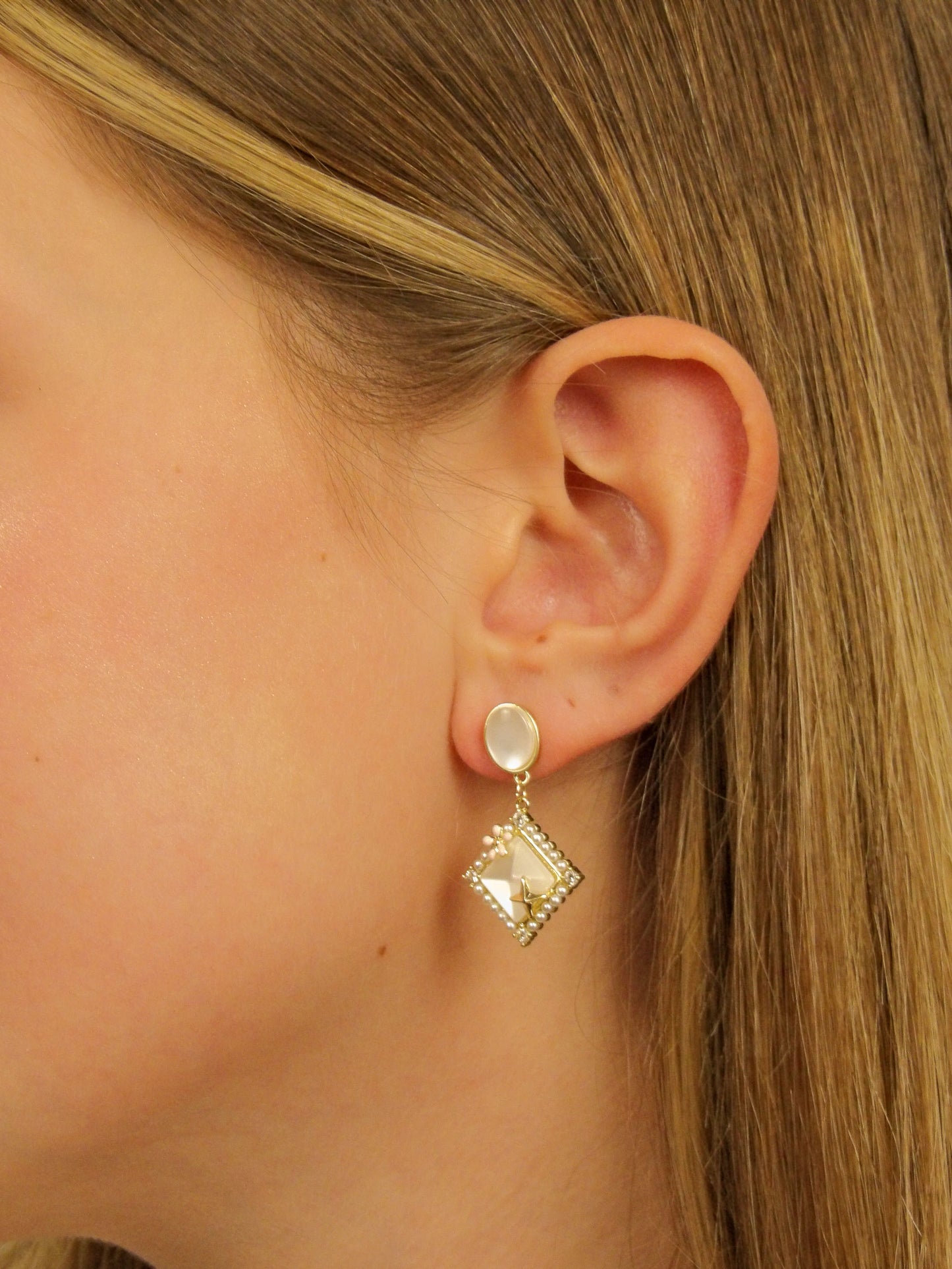 Boucles d'oreilles étoile avec fleur rose