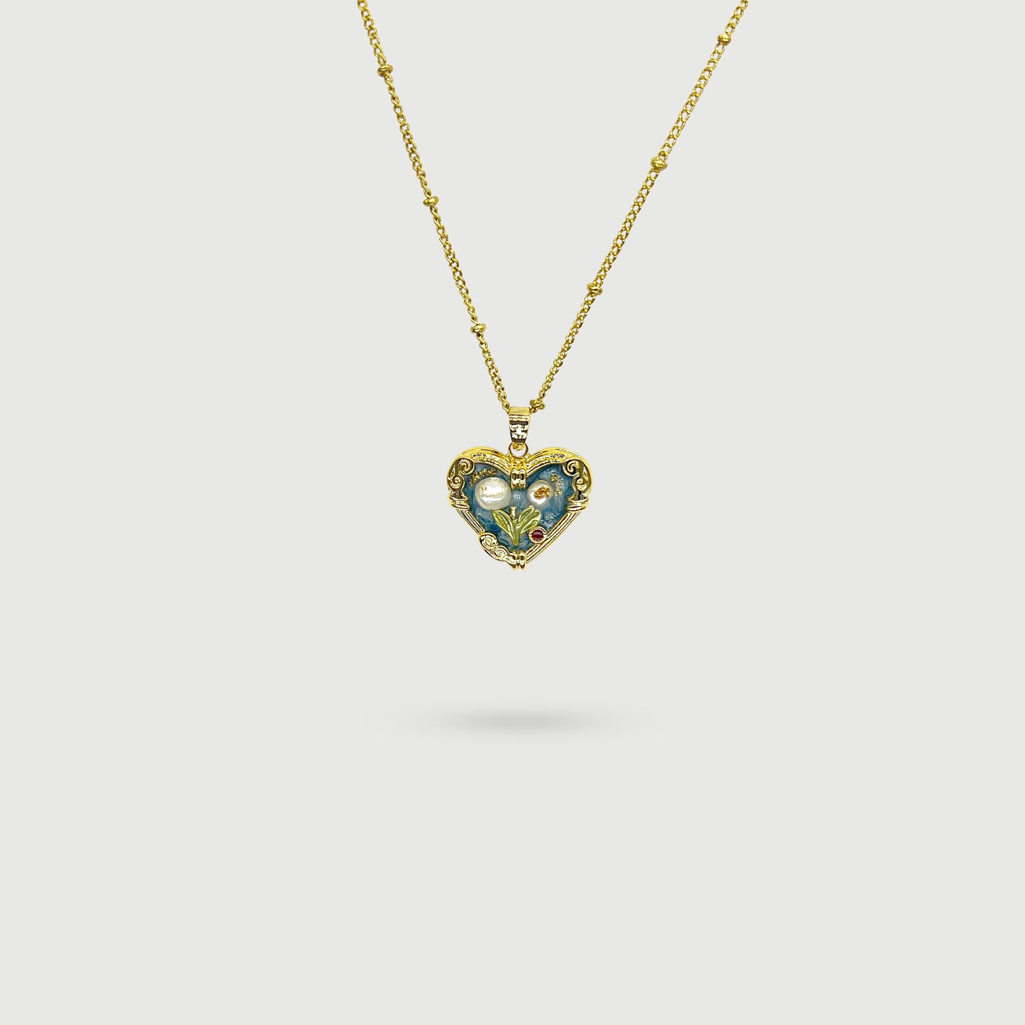 Collier peinture en forme de cœur de fleur blanche avec perles