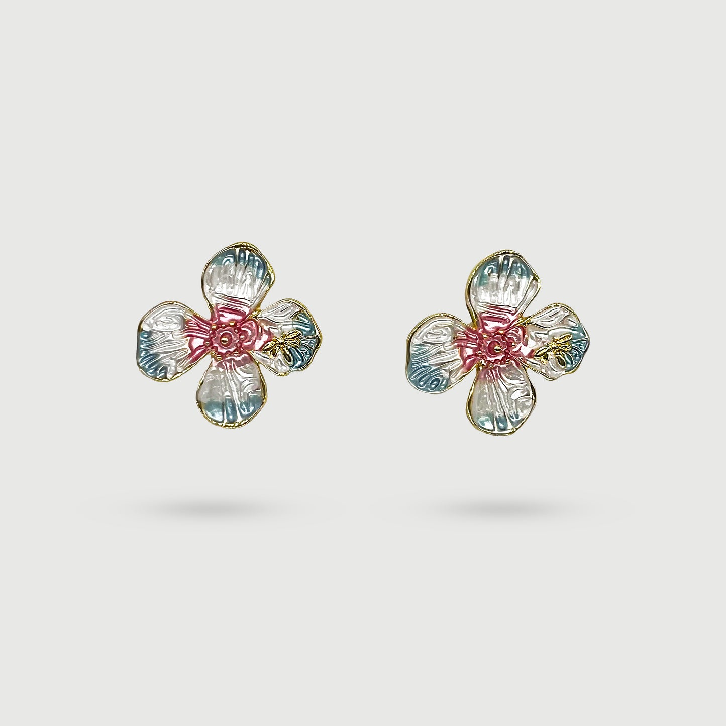 Boucles d'oreilles grande fleur avec libellule