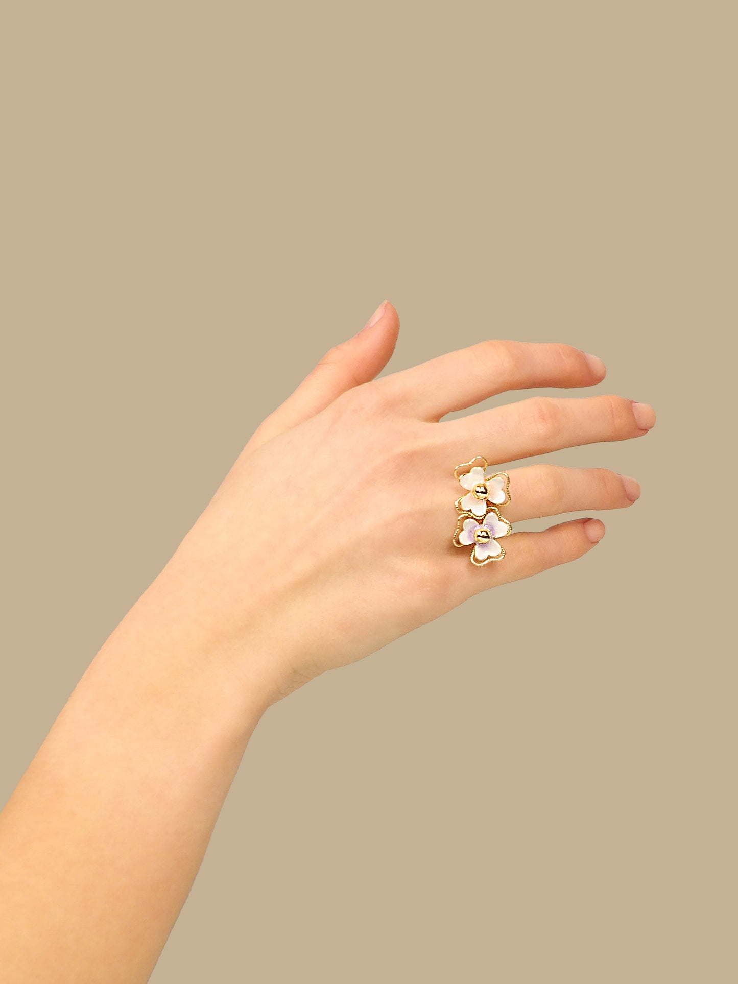 Bague ajustable deux fleurs pensées violettes et roses