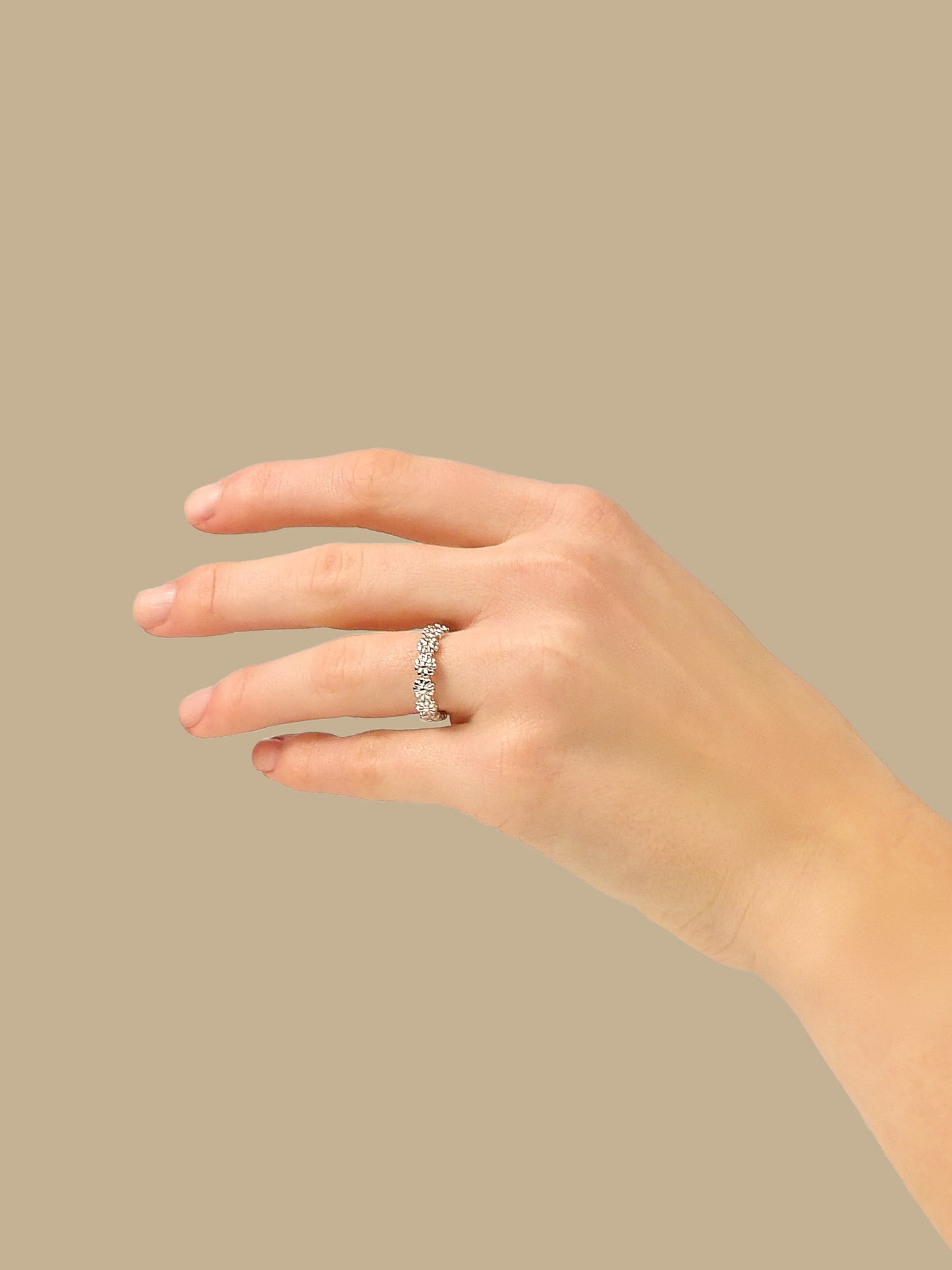 Bague ajustable avec fleurs marguerites en argent