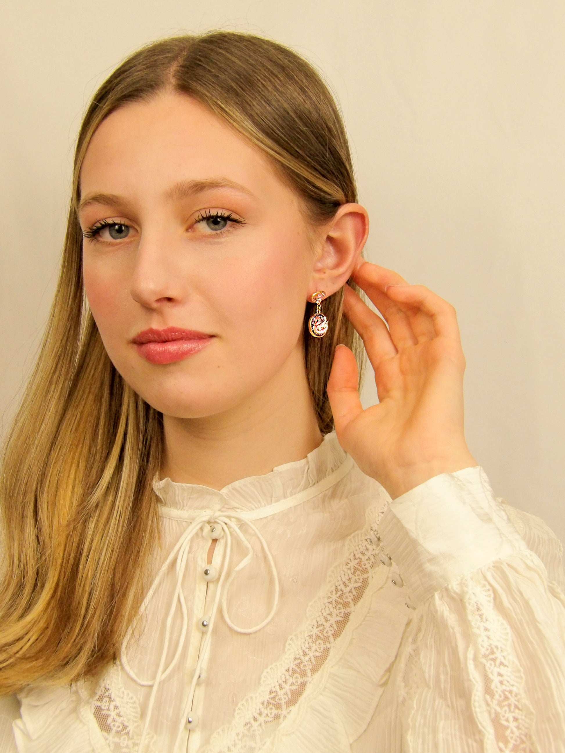 Boucles d’oreilles canard mandarin rose émaillé à la main, collection Animaux, bijoux femme élégant, idée cadeau originale