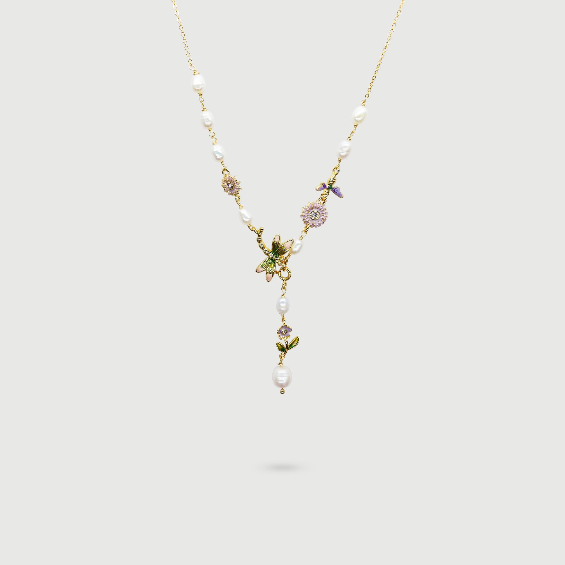 Collier détachable coloré avec libellules émaillées à la main parmi des fleurs violettes et perles, bijoux femme élégant, idée cadeau, collection Animaux et Jardin