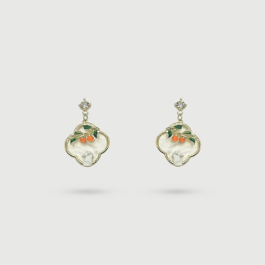 Boucles d'oreilles lapin blanc sous l'oranger