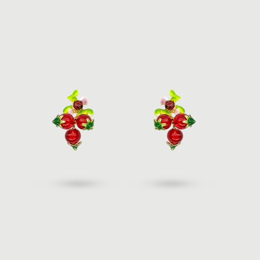 Boucles d'oreilles coccinelle parmi avec groseilles rouges