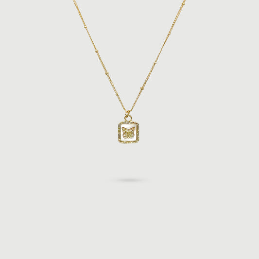 Collier petit papillon doré sur plaque de nacre