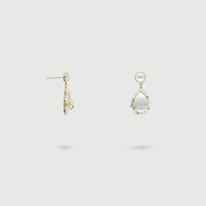 Boucles d'oreilles papillon et fleur avec perle et pierres blanches