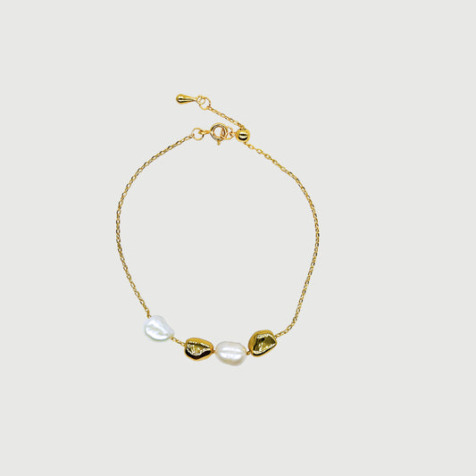 Bracelet ajustable deux perles et deux grains dorés