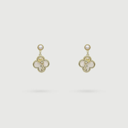 Boucles d'oreilles roses dorées en trèfle de la nacre