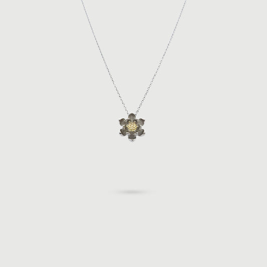 Collier lotus en argent avec cœur doré