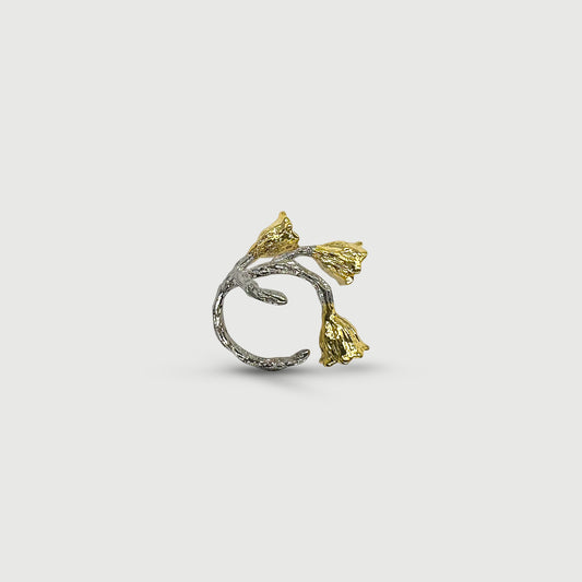 Bague ajustable quatre roses dorées avec vignes en argent